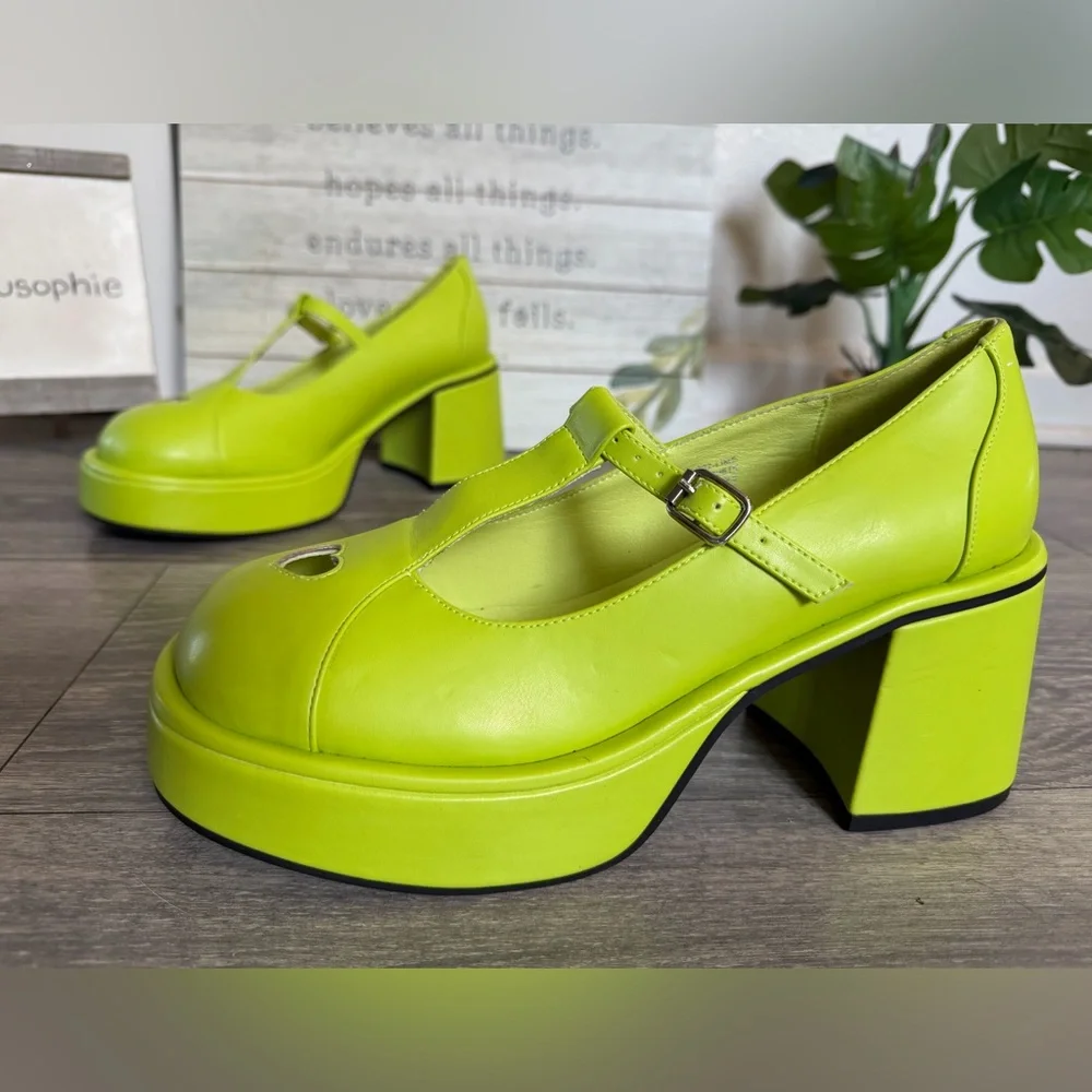 Doll’s Kill dELiA*s Hopscotch Kids Platform Heart T- Strap Mary Jane’s in Lime 9